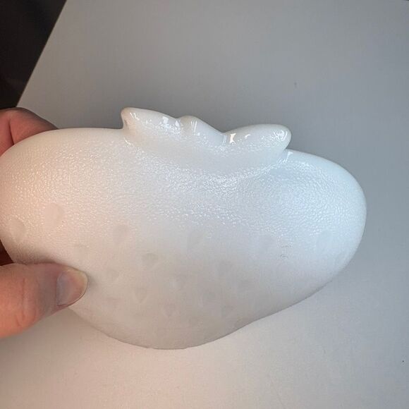 Vintage Milk Glass Strawberry Plate – 7x6 - Picture 3 of 5